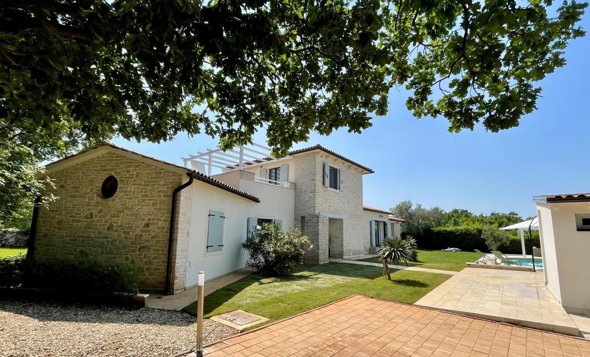 Luxury Villa In Istria - 9,000 Sqm Private Estate With Pool & Sauna, 15 Min To Sea, Near Fazana, 3 Bedrooms Juršići Eksteriør bilde