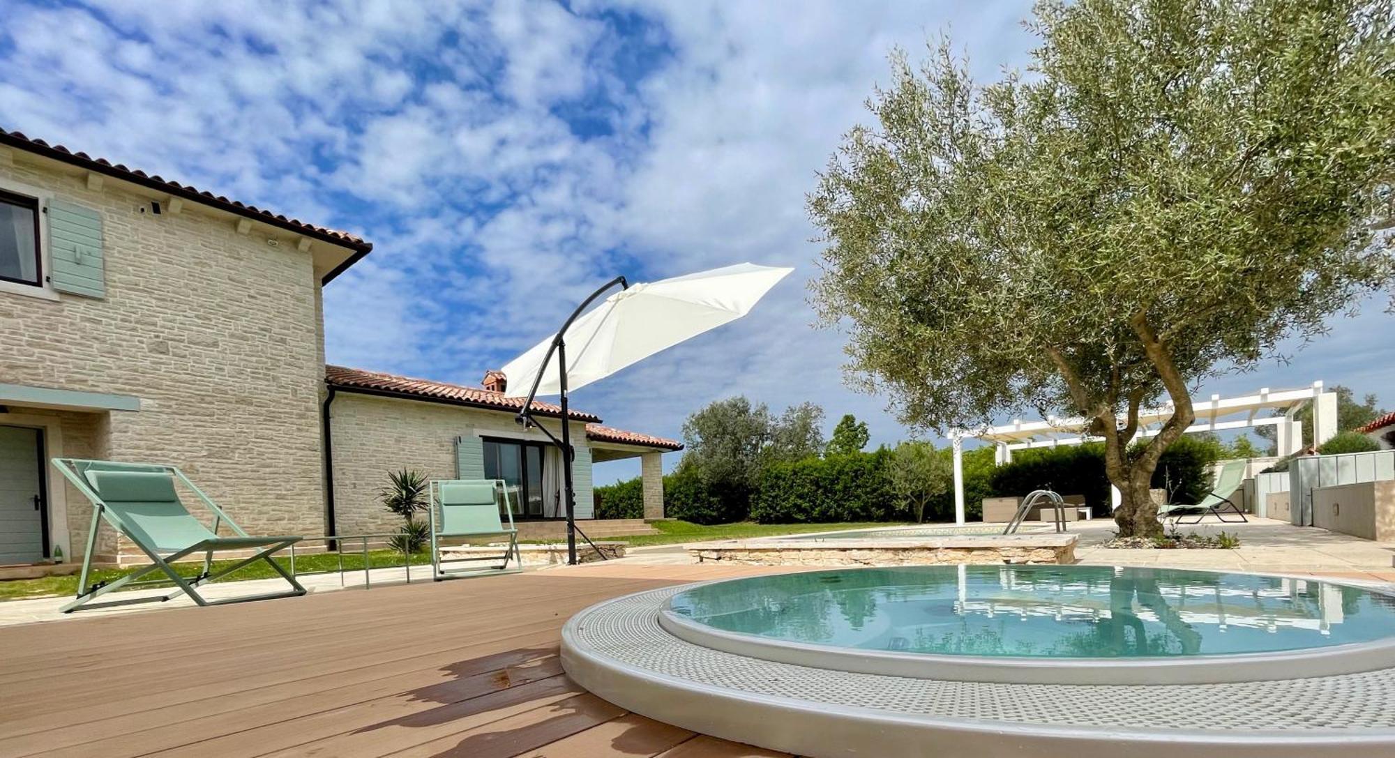 Luxury Villa In Istria - 9,000 Sqm Private Estate With Pool & Sauna, 15 Min To Sea, Near Fazana, 3 Bedrooms Juršići Eksteriør bilde