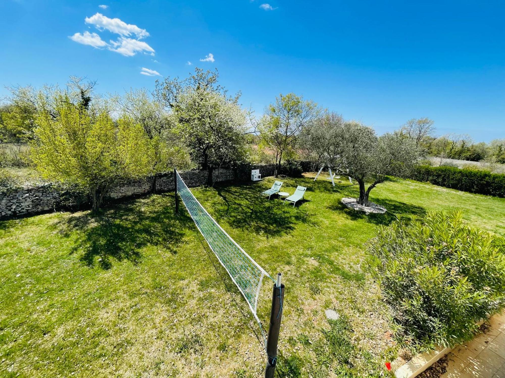 Luxury Villa In Istria - 9,000 Sqm Private Estate With Pool & Sauna, 15 Min To Sea, Near Fazana, 3 Bedrooms Juršići Eksteriør bilde