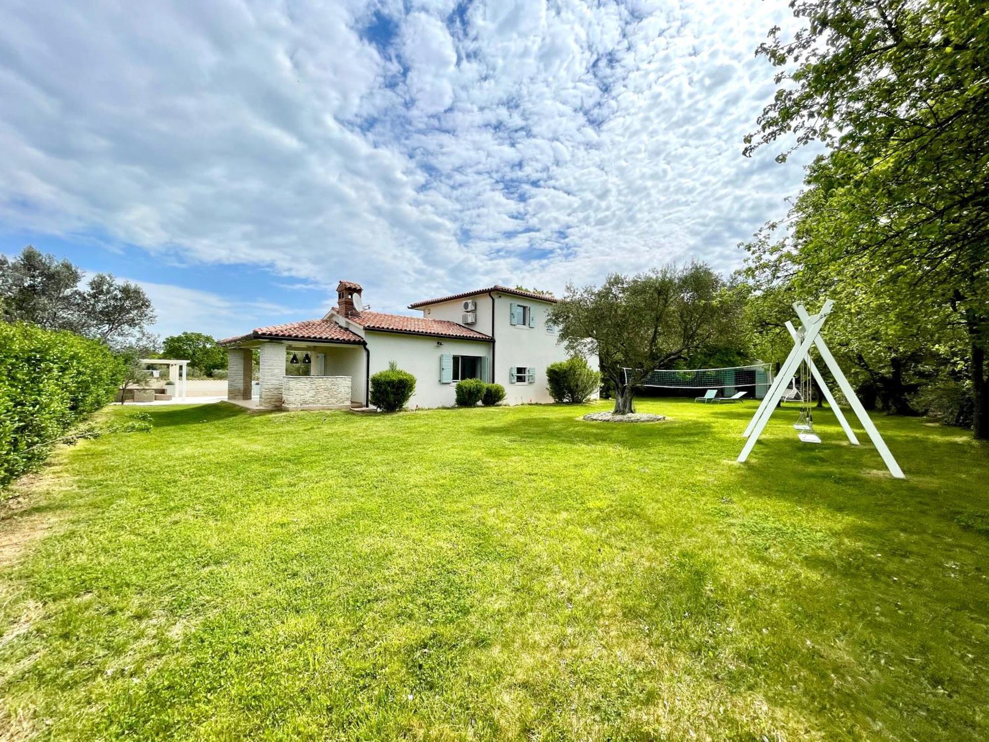 Luxury Villa In Istria - 9,000 Sqm Private Estate With Pool & Sauna, 15 Min To Sea, Near Fazana, 3 Bedrooms Juršići Eksteriør bilde