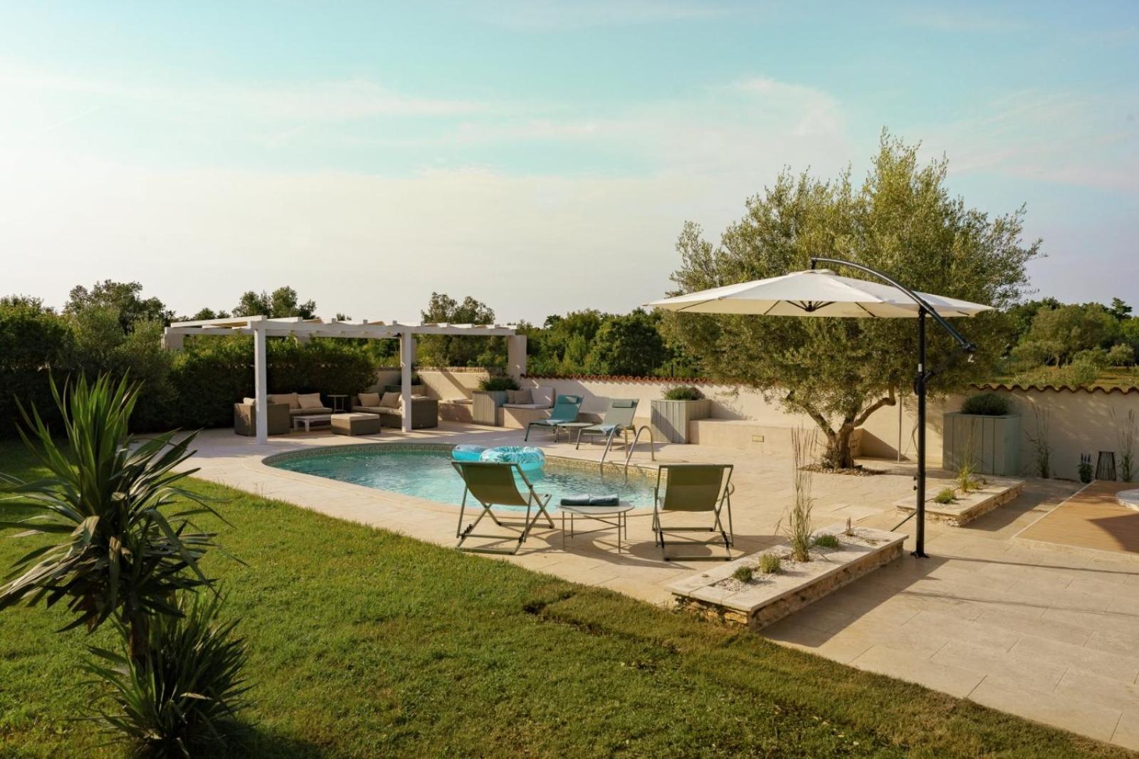 Luxury Villa In Istria - 9,000 Sqm Private Estate With Pool & Sauna, 15 Min To Sea, Near Fazana, 3 Bedrooms Juršići Eksteriør bilde