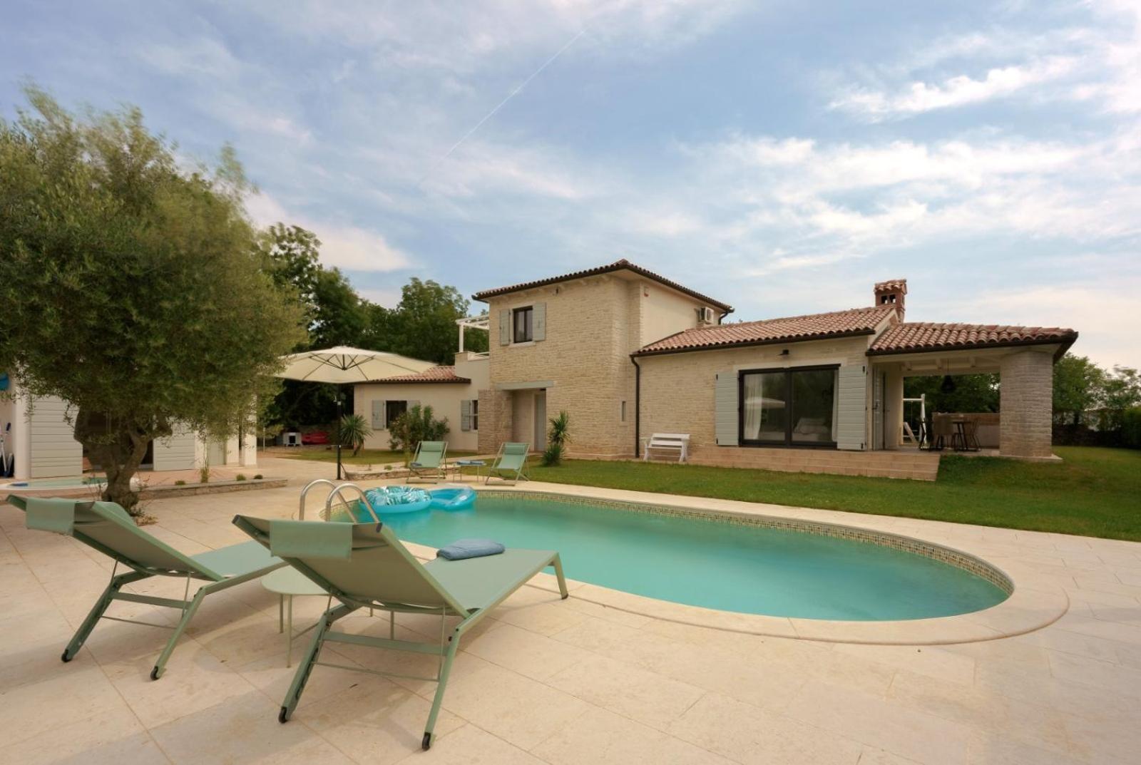 Luxury Villa In Istria - 9,000 Sqm Private Estate With Pool & Sauna, 15 Min To Sea, Near Fazana, 3 Bedrooms Juršići Eksteriør bilde